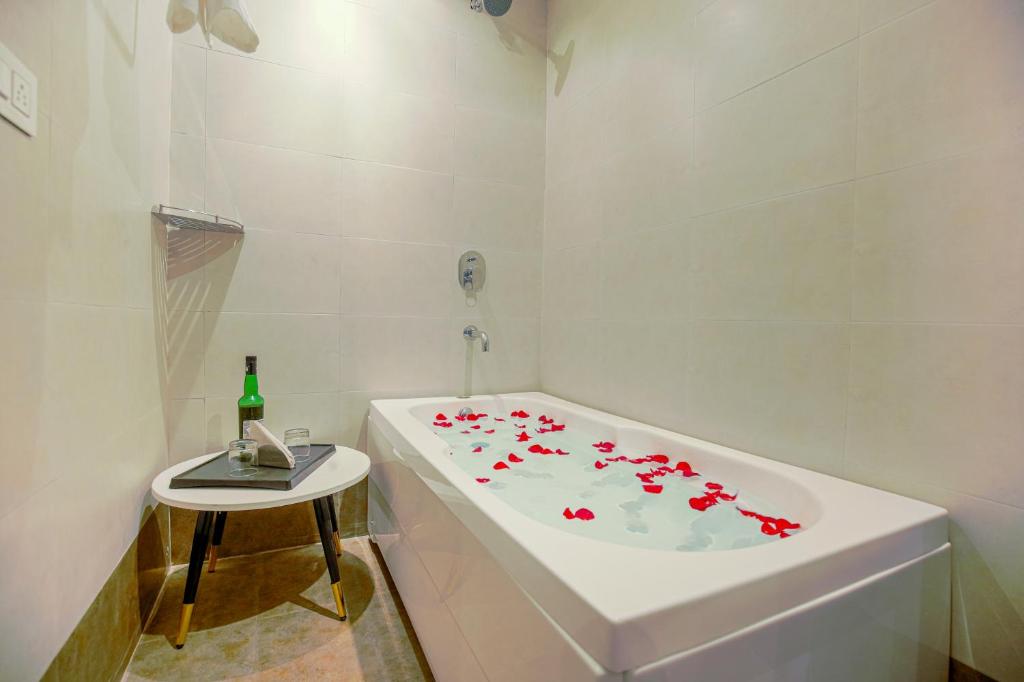 Bathtub Room PAX AK Continental Zirakpur