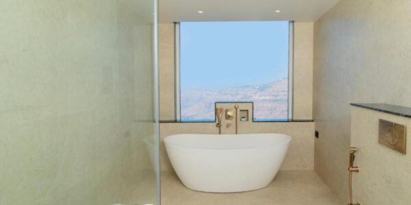 Hotel The Cliff by Zuper Panchgani with Bathtub Views