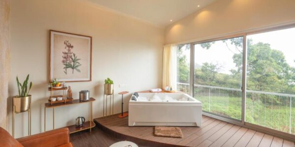 Jacuzzi Hotel Tomorrowland Farms and Suites Kodaikānāl