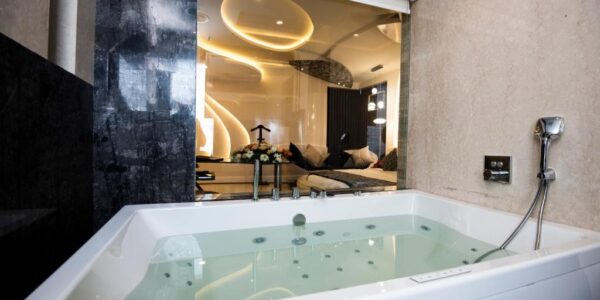 Jacuzzi Room Hotel Park Elanza Coimbatore