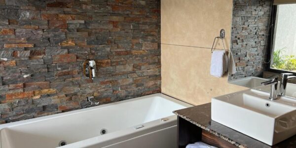 Jacuzzi Room The Lake Hill Nainital