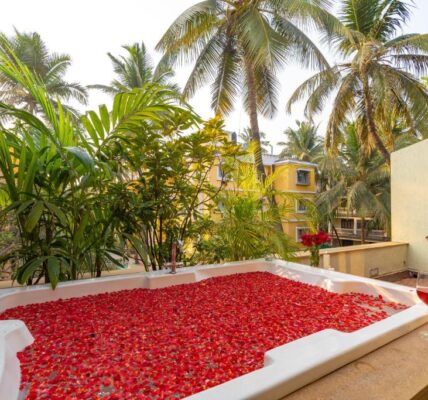 Romantic Hotel Room Adamo The Bellus Calangute with Private Jacuzzi