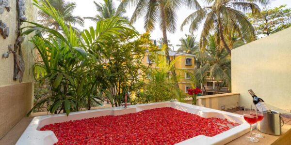 Romantic Hotel Room Adamo The Bellus Calangute with Private Jacuzzi