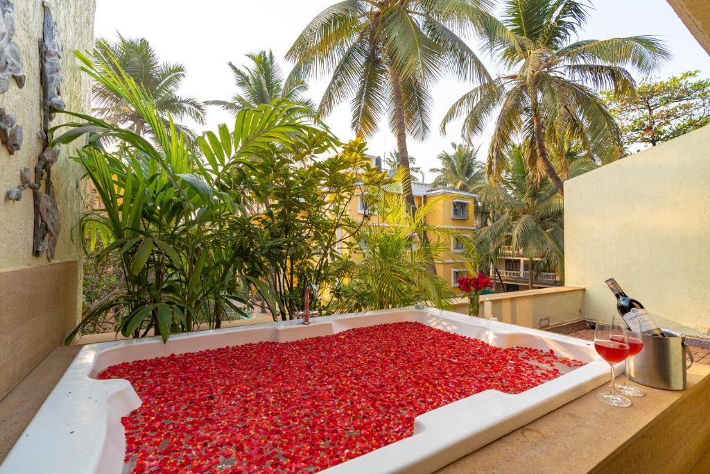 Romantic Hotel Room Adamo The Bellus Calangute with Private Jacuzzi