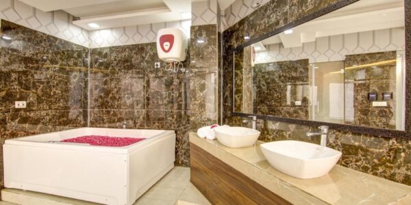Romantic Jacuzzi Hotel Prithvi-Raj Near Delhi Airport Mahipalpur